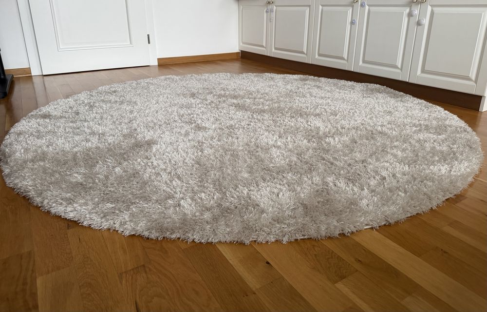 Кръгъл пухкав килим шаги диаметър 200см – бяло/сиво, отлично състояние