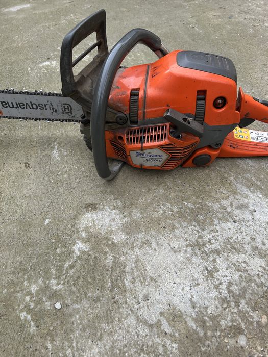 Vînd Huzvarna 550 adusa din Germania eu am lucrat cu ea e ca noua