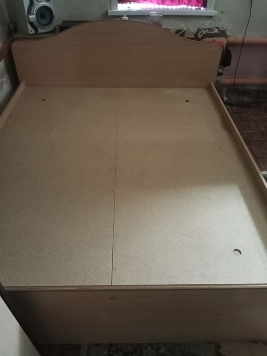 Продам кровать с матрасом