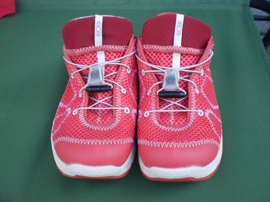 adidasi SALOMON de fete