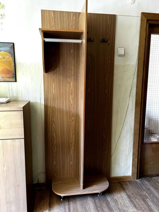 Настенная вешалка