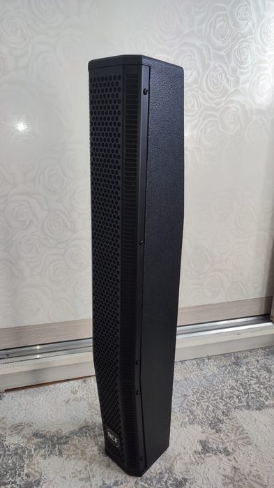 Сабвуфер и саттелит со стойкой