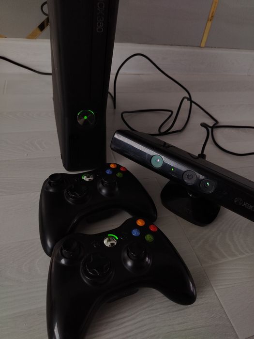 Xbox 360 + 2 Pult + Kinect (To‘liq Ishlaydi)
Holati yaxshi, hammasi is
