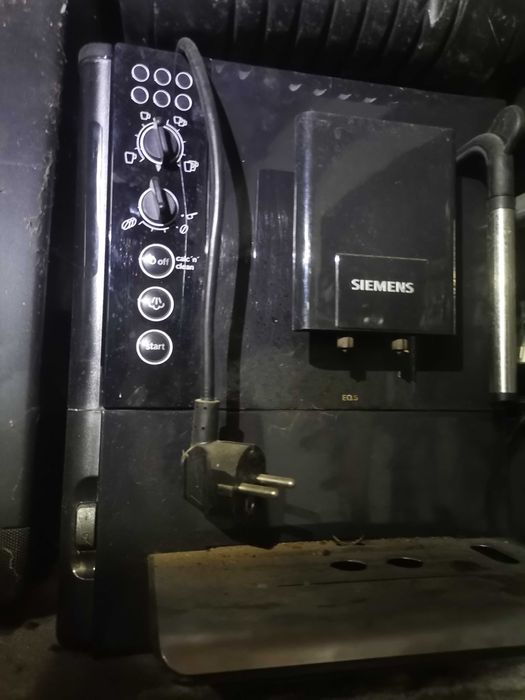 Кафе машини на части и цели саеко във идеялно състояние профилактирана