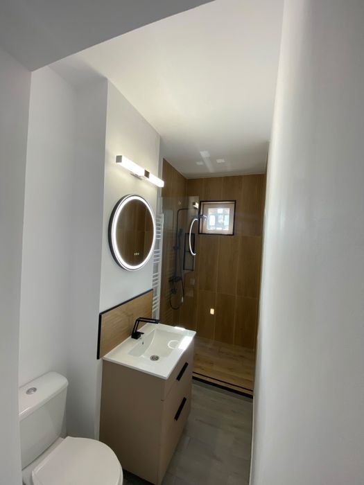 Apartament 3 camere- Câmpina,zonă centrală,renovat comple,et. 2/4