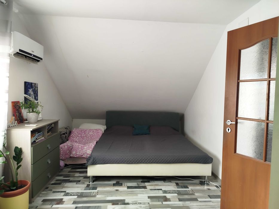 Apartament la casa central, 3 camere si curte privata