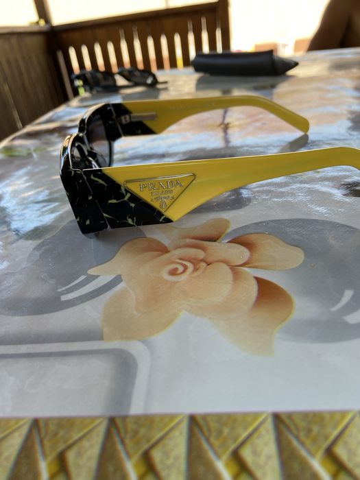 Vand ochelari prada autentici!