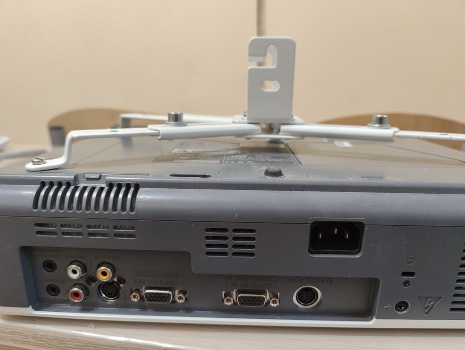 Проектор Sanyo PLS-XU75