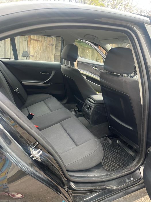 Vând bmw e90 an 2005... Motor 2000 diesel km 322000 mii.