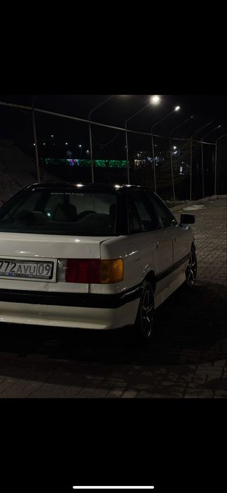 Продам ауди б3 80.