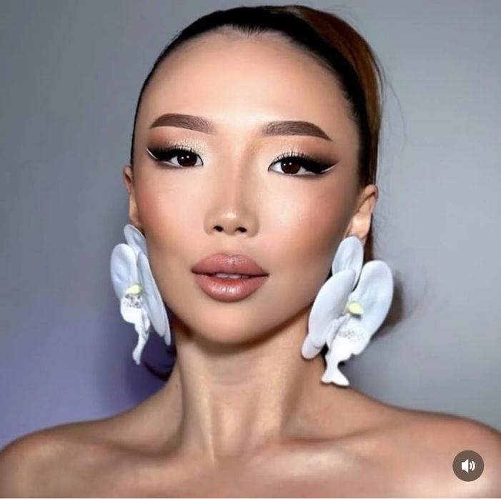 Прически и макияж