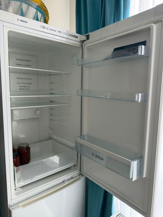 Люстра, диван,холодилник