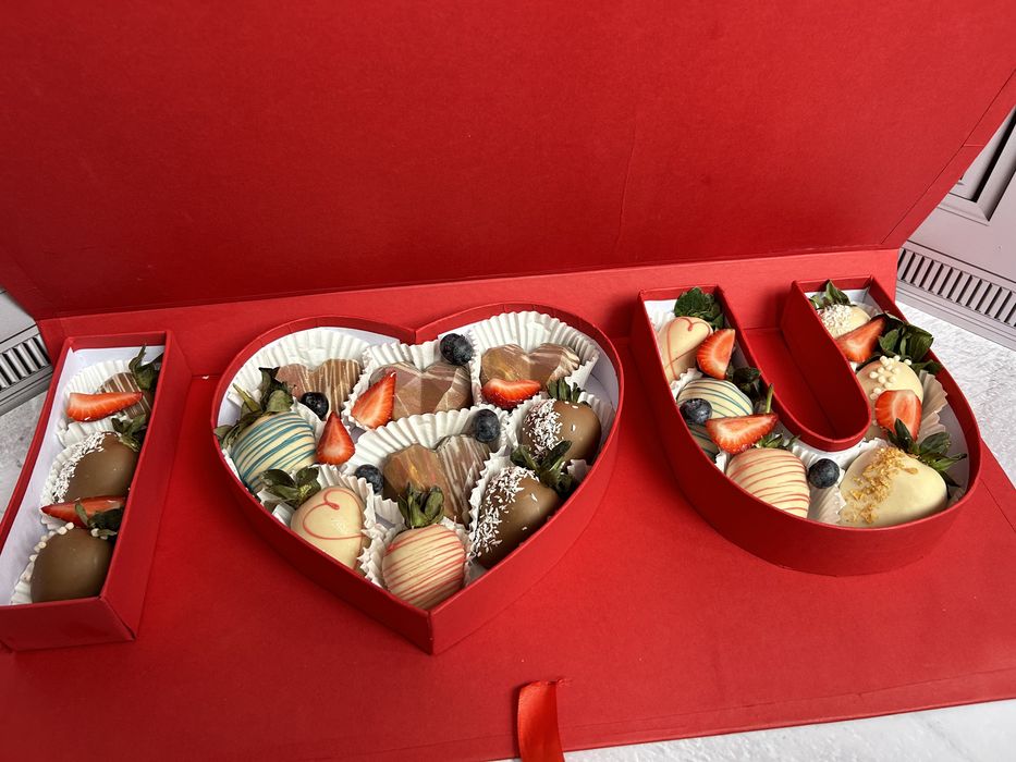 клубника в шоколаде в премиум коробке