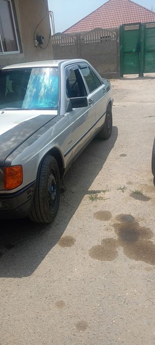 Мерседес 190 ...