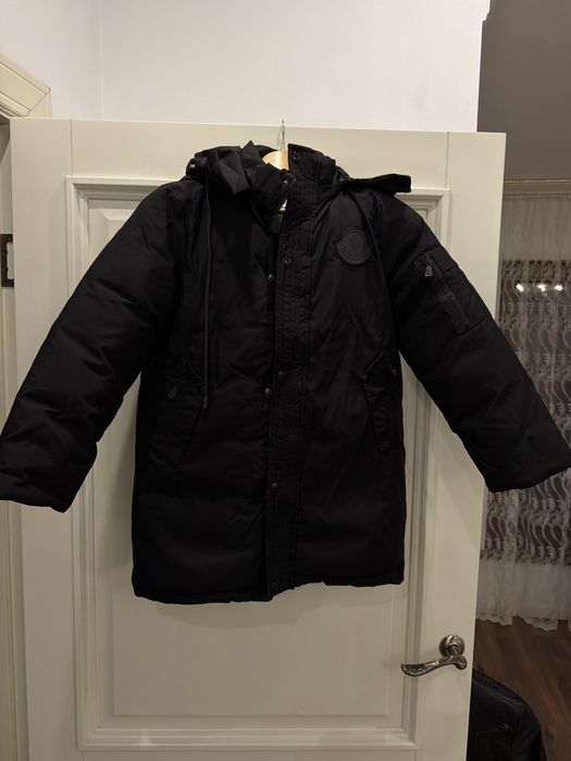 Продам куртку moncler