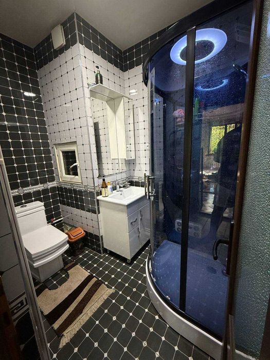 Чиланзар Продается квартира 8 квартал 3/2/4 Кирпичный дом