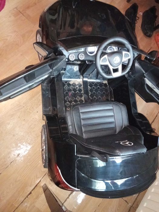 Mașinuța de copii Mercedes