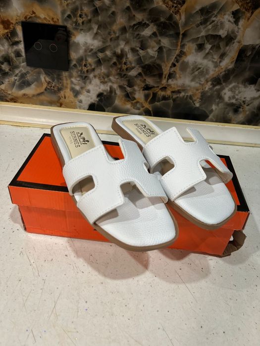 Papuci Hermes  Bucuresti