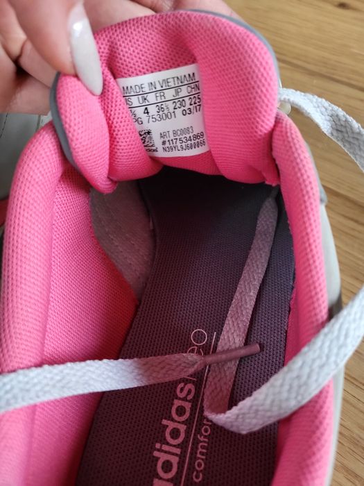 Маратонки Nike и Adidas