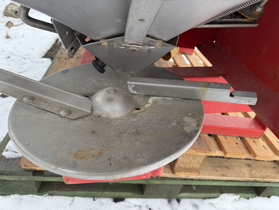 Distribuitor ingrasaminte/ Mig azot / Meau chimicale  Sulky DPX 1205