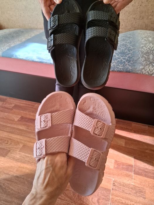 Чехли - черни и розови