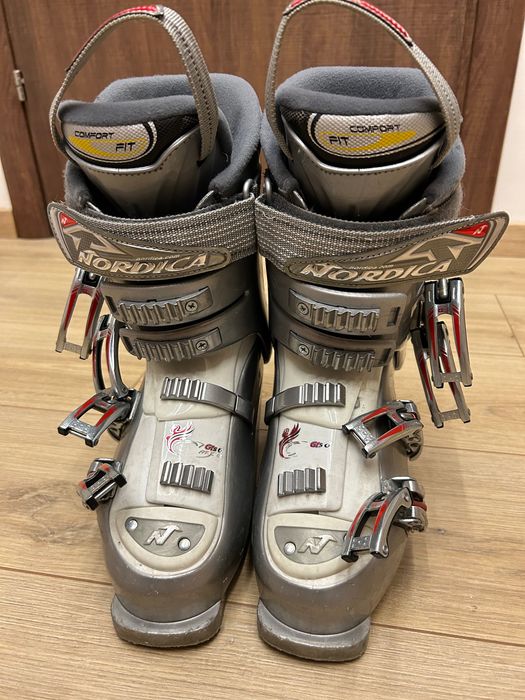 Clapari femei Nordica  37.5 marime 285 mm MONDO 24