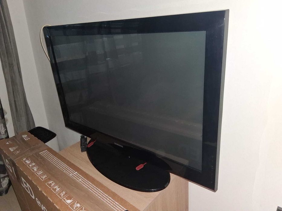 vand televizor samsung si birou IT