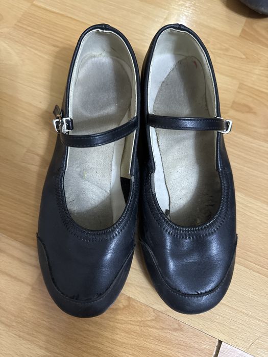 Продам обувь для девочки 34-37р