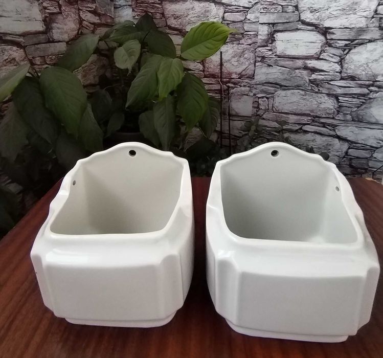 Стари бели буркани за подправки