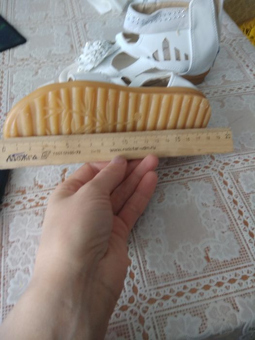 Продам детскую обувь