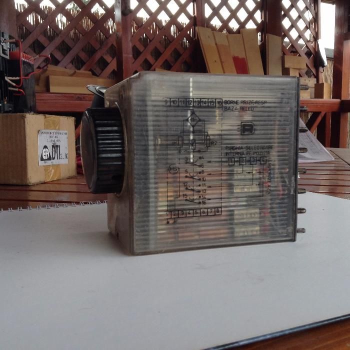 Releu de temporizare electromecanic