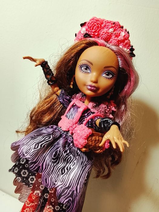 Продам куклу Ever after high