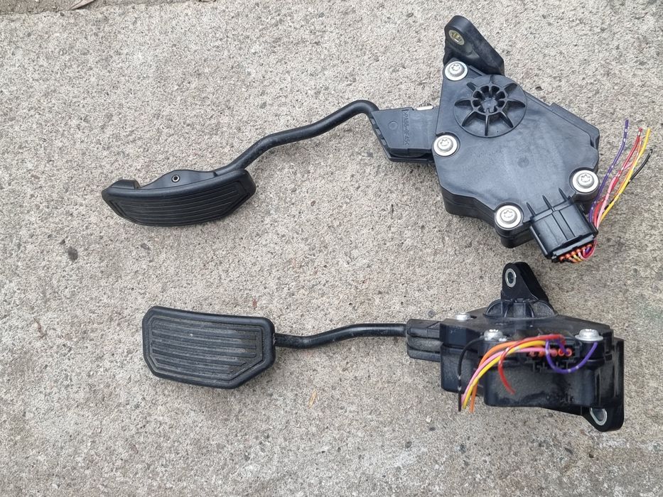 Пидаль газа Toyota Estima.