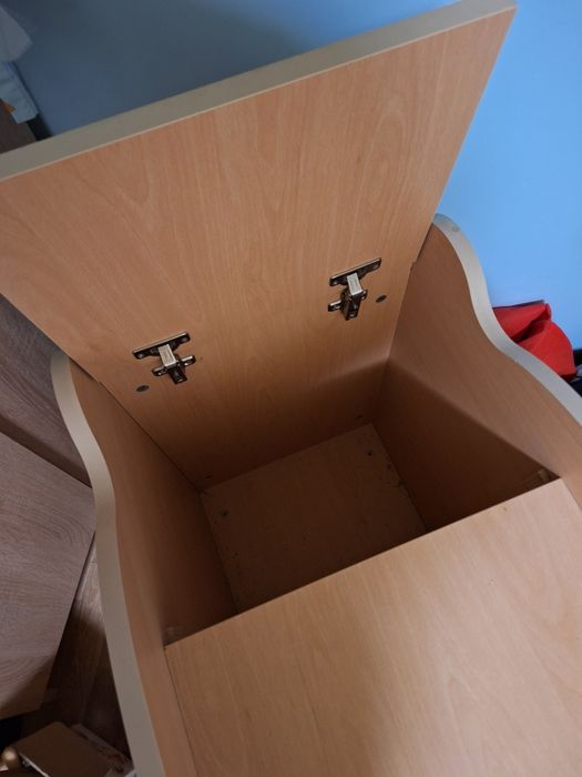 Детско шкафче с чекмеджета и долап