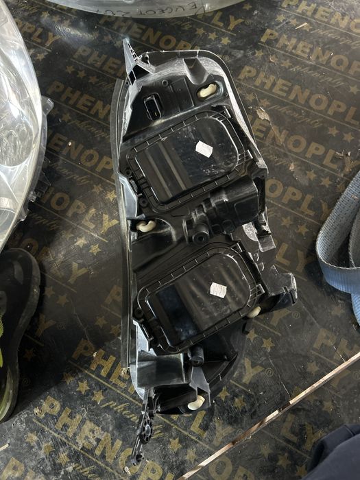 Десен фар за peugeot expert 16” +