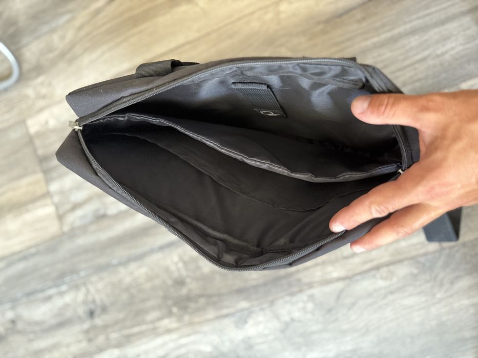 Чанта за лаптоп или документи.