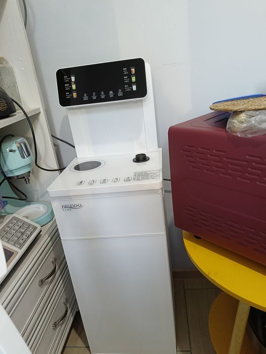 Кулер для воды холодной и горячей