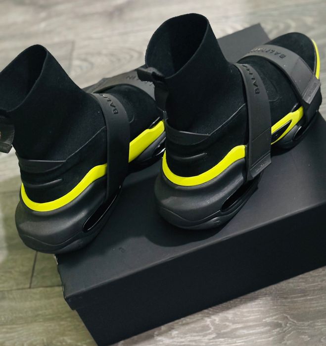 Balmain  B Bold black