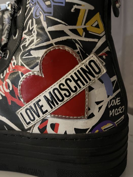 Love Moschino естествена кожа 37 номер