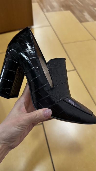 Продам женские кожаные туфли