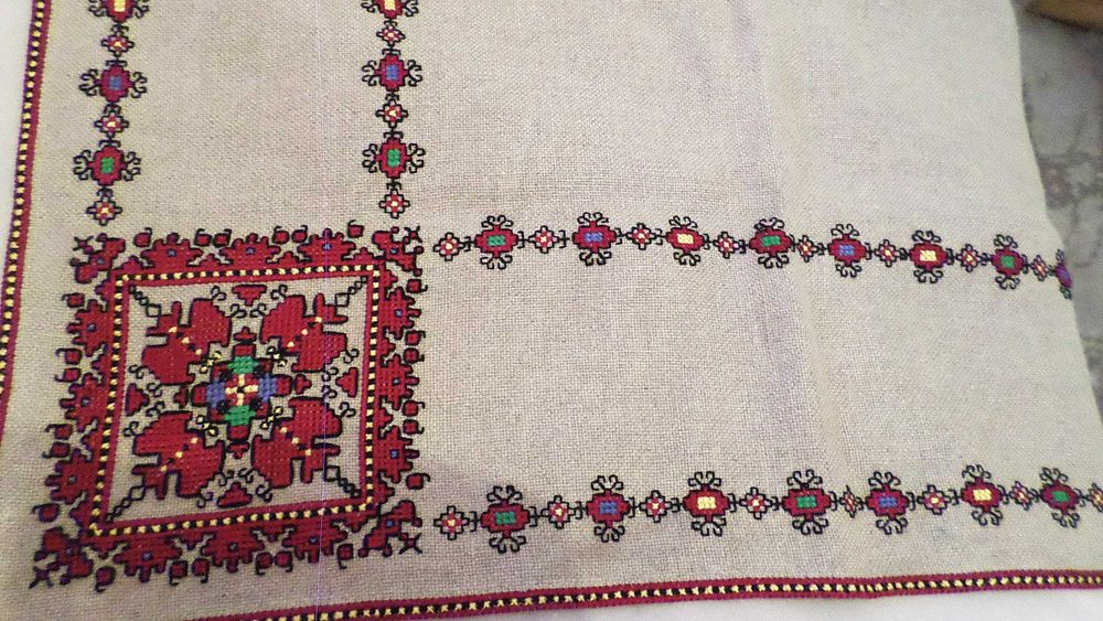 Карета българска бродерия