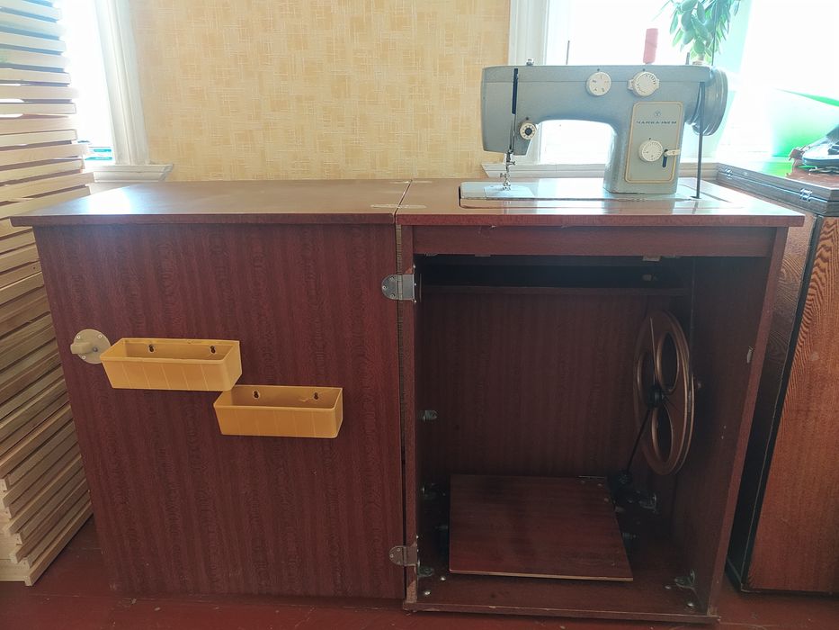 Швейная машинка Чайка 142м