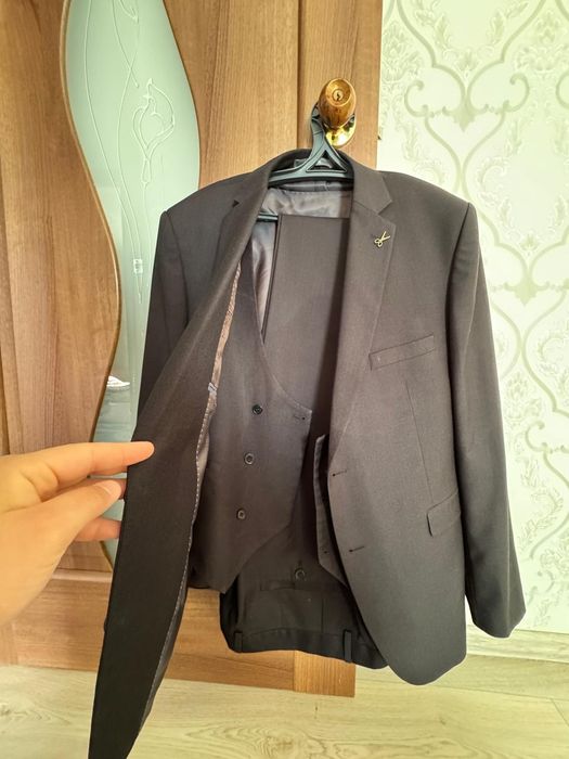 Продаю костюм для подростков