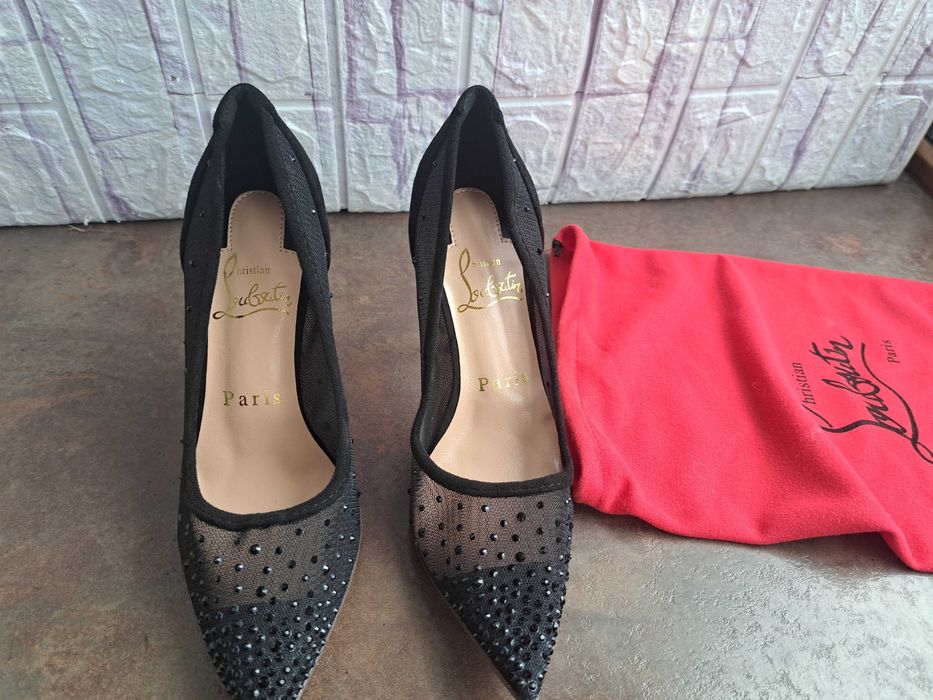 дамски обувки на токче Christian Louboutin номер35,Нови!