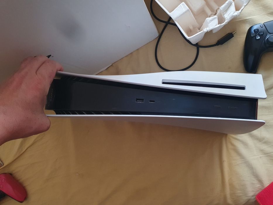 Продам Sony Playstation 5  срочна