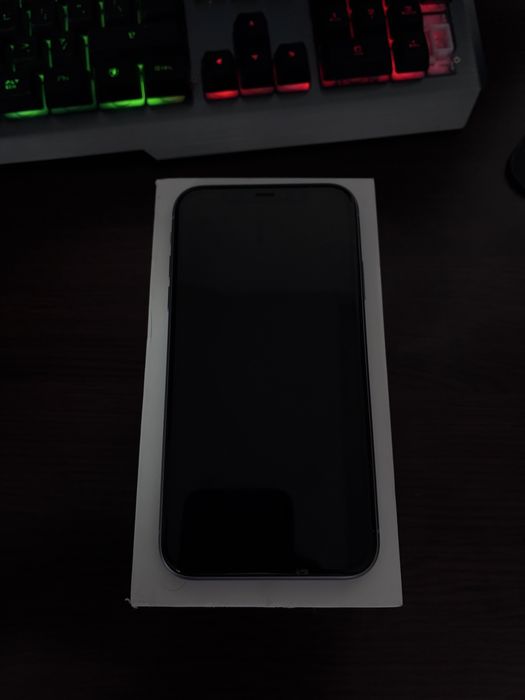 Vând Iphone 11