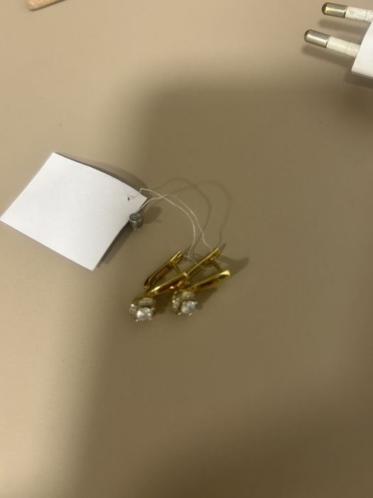 Срочно продам золотые серьги