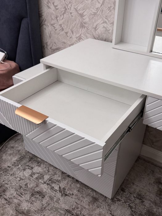 Туалетный столик