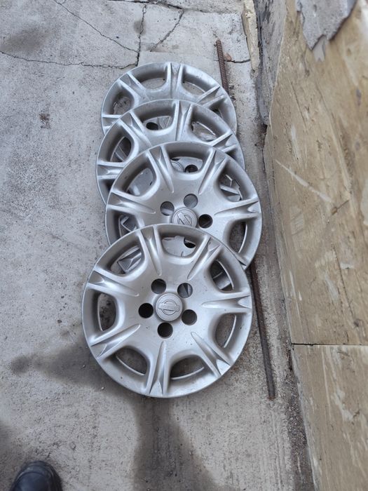 Продам резину и колпаки