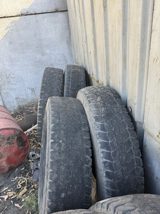 Продам резину 10 Р 20 на камаз